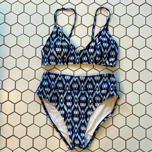 Old Navy bikini - Picture 1 of 6